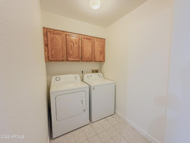 Building Photo - 2533 E Wagoner Rd