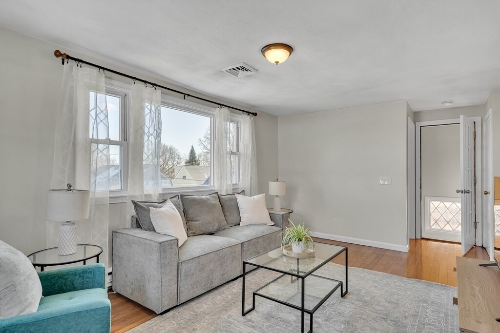 Building Photo - 76 Dunboy St