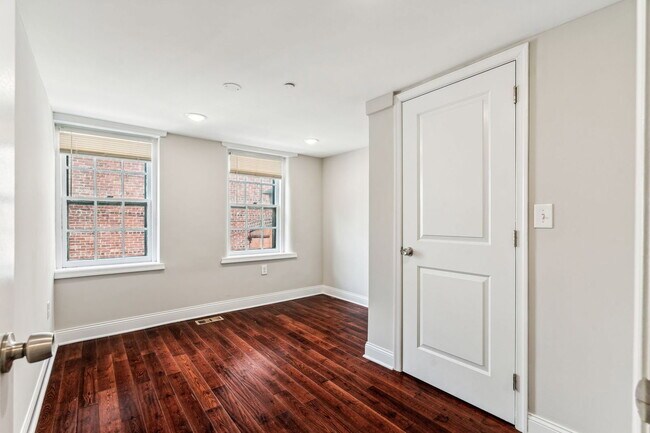 Building Photo - 1721 Pine St