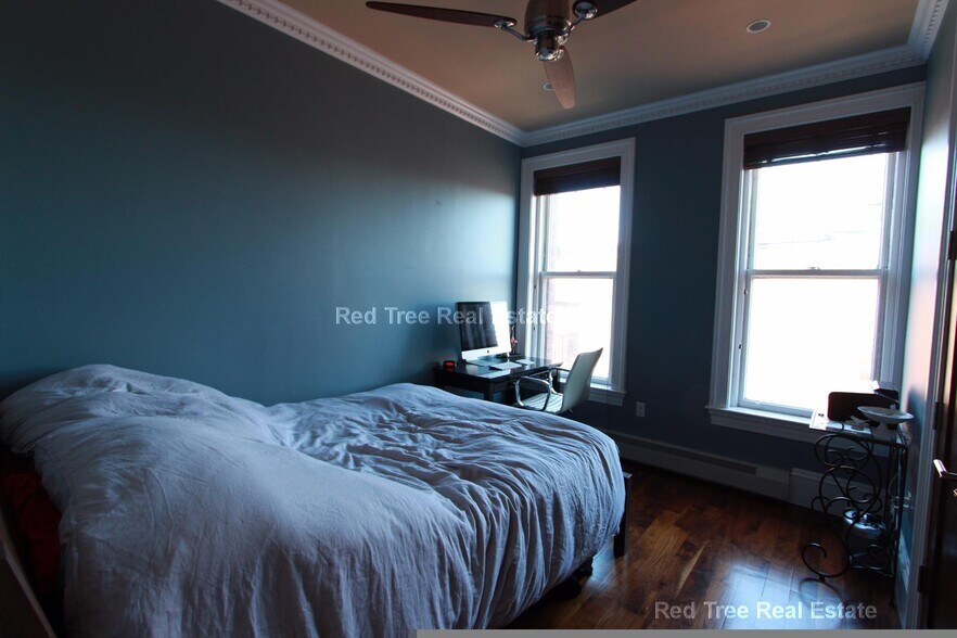 Building Photo - 483 Beacon St