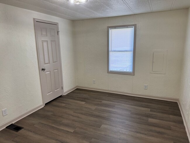 Building Photo - 3 Bedroom 2 Bathroom Home in Kingsport, TN