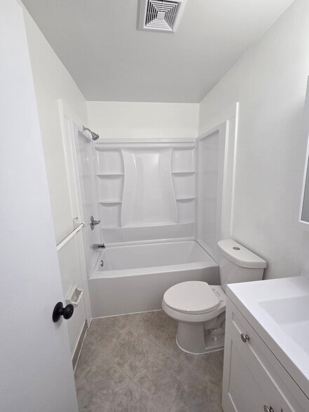 Building Photo - 104 Laurel Ct