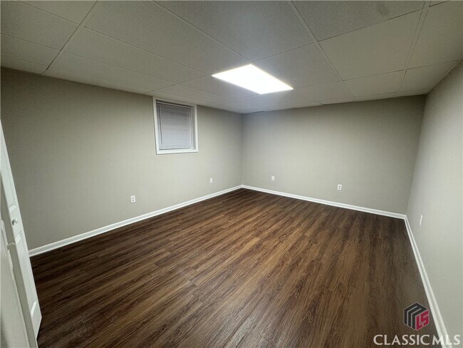 Building Photo - 108 White St
