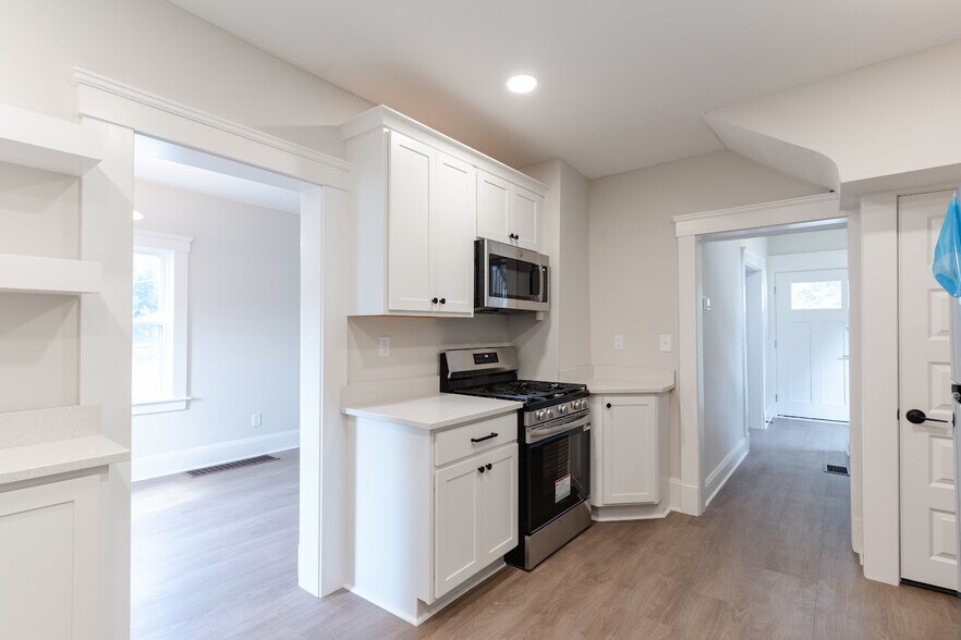 Building Photo - 1464 E 123rd St