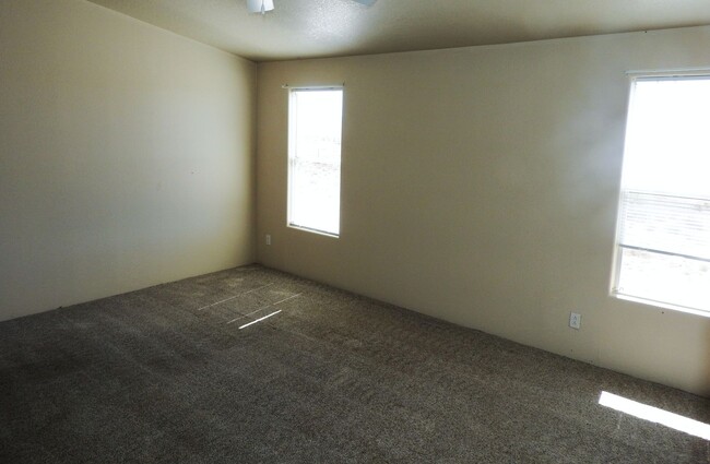 Building Photo - Your Country Living Retreat Awaits