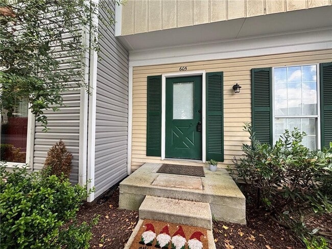 Primary Photo - 605 Wedgewood Way