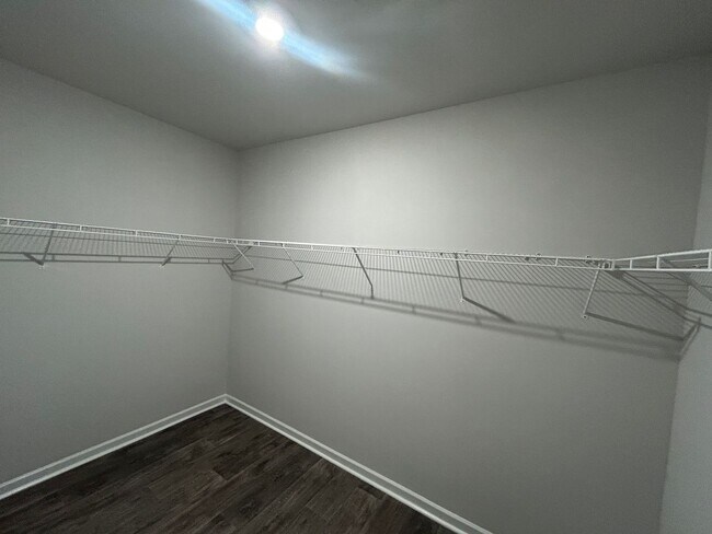 Building Photo - Field View 4BD/ 2BA