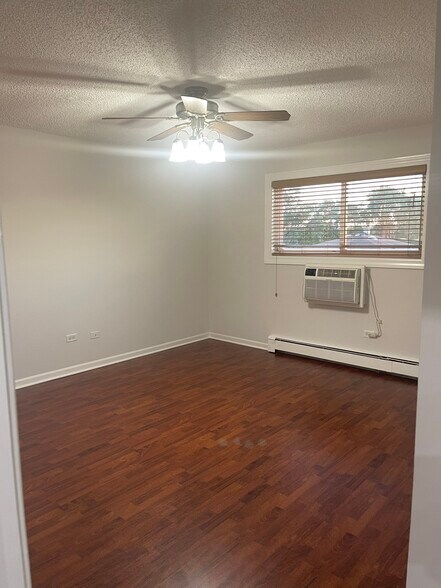 Building Photo - 8970 N Parkside Ave