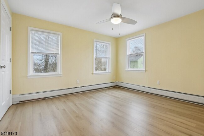 Building Photo - 13 William St