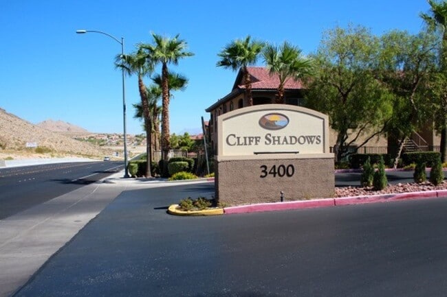 Building Photo - BEAUTIFUL CONDO IN A GATED COMMUNITY FEATU...