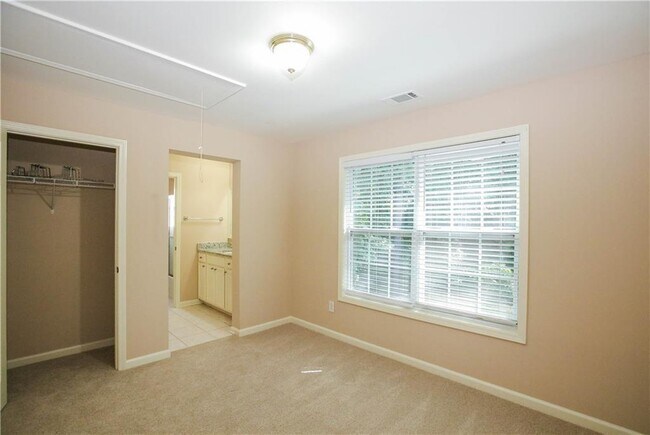 Building Photo - 6614 Mimosa Cir