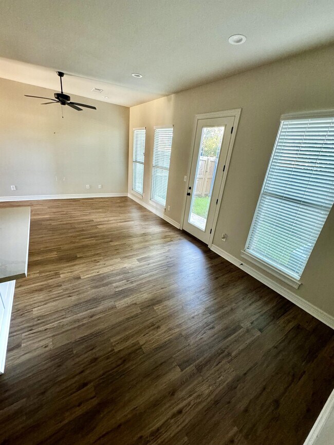 Building Photo - 5100 Westgate Ln