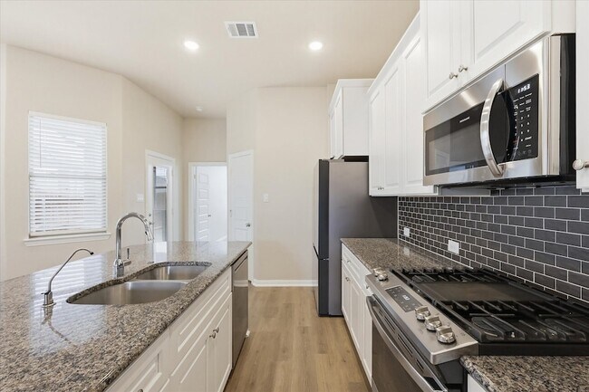 Building Photo - 3916 Ford Dr