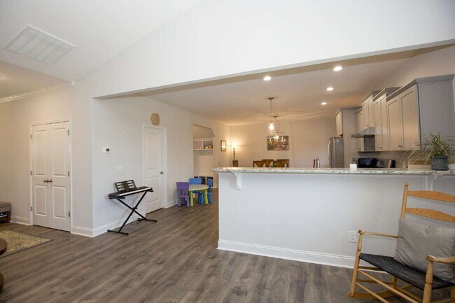 Building Photo - "Spacious 4-Bedroom Gem with 3 Full Baths - 2344 Sq Ft of Comfort on Stackhouse Drive!"