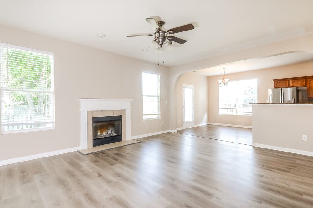 Building Photo - 15559 Old Pond Cir