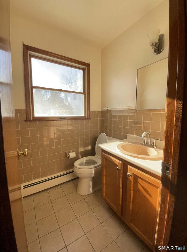 Building Photo - 20 Spring Hill Ave