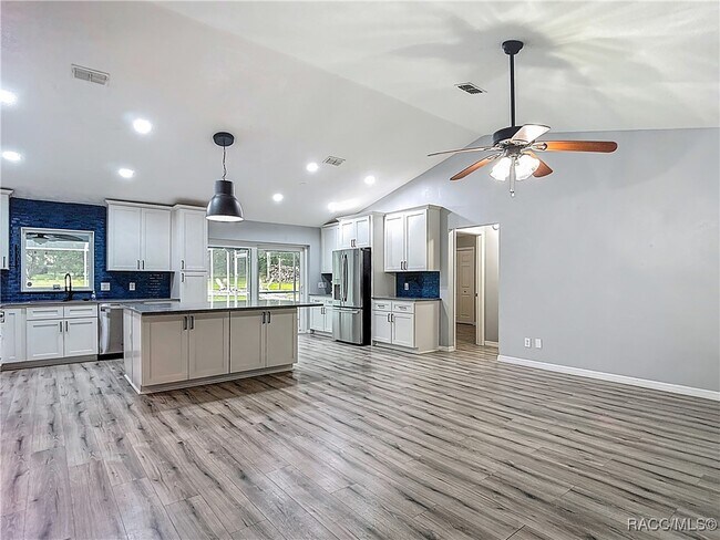 Building Photo - 884 W Massachusetts St