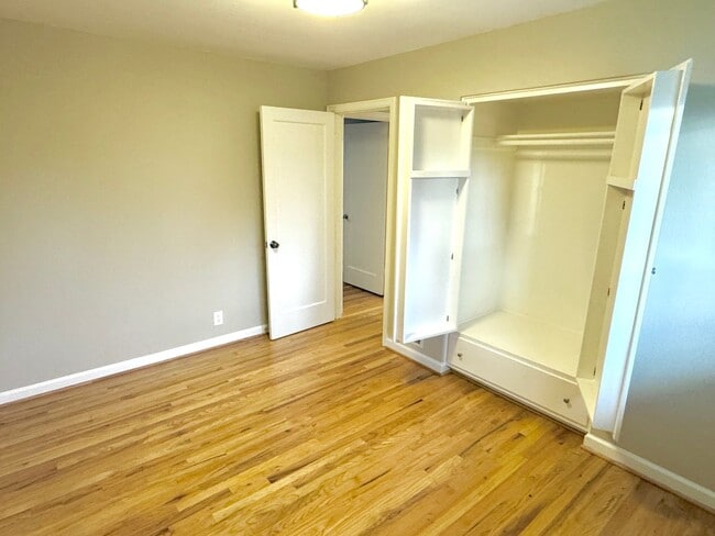 Building Photo - Rose City Park Neighborhood Quintessential Ranch Home on Corner Lot with Huge Basement, Fenced Ya...