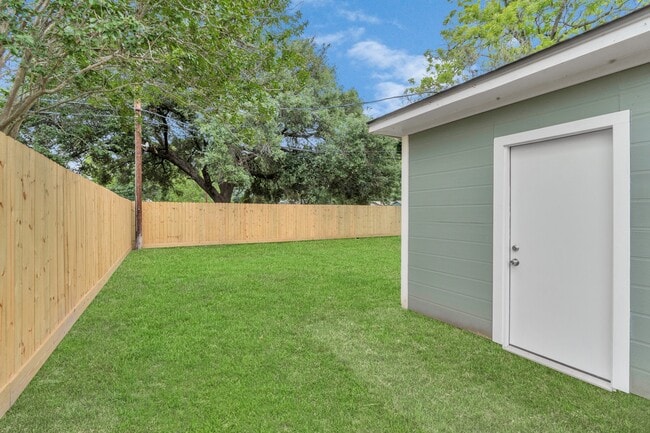 Building Photo - 1709 S Park