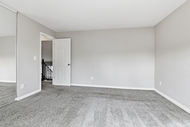 Building Photo - $2,695.95 - 4 Bed, 2 Bath Home in Aurora with Central AC, and In Unit Laundry!