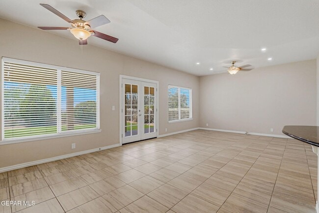 Building Photo - 825 Dulce Tierra Dr