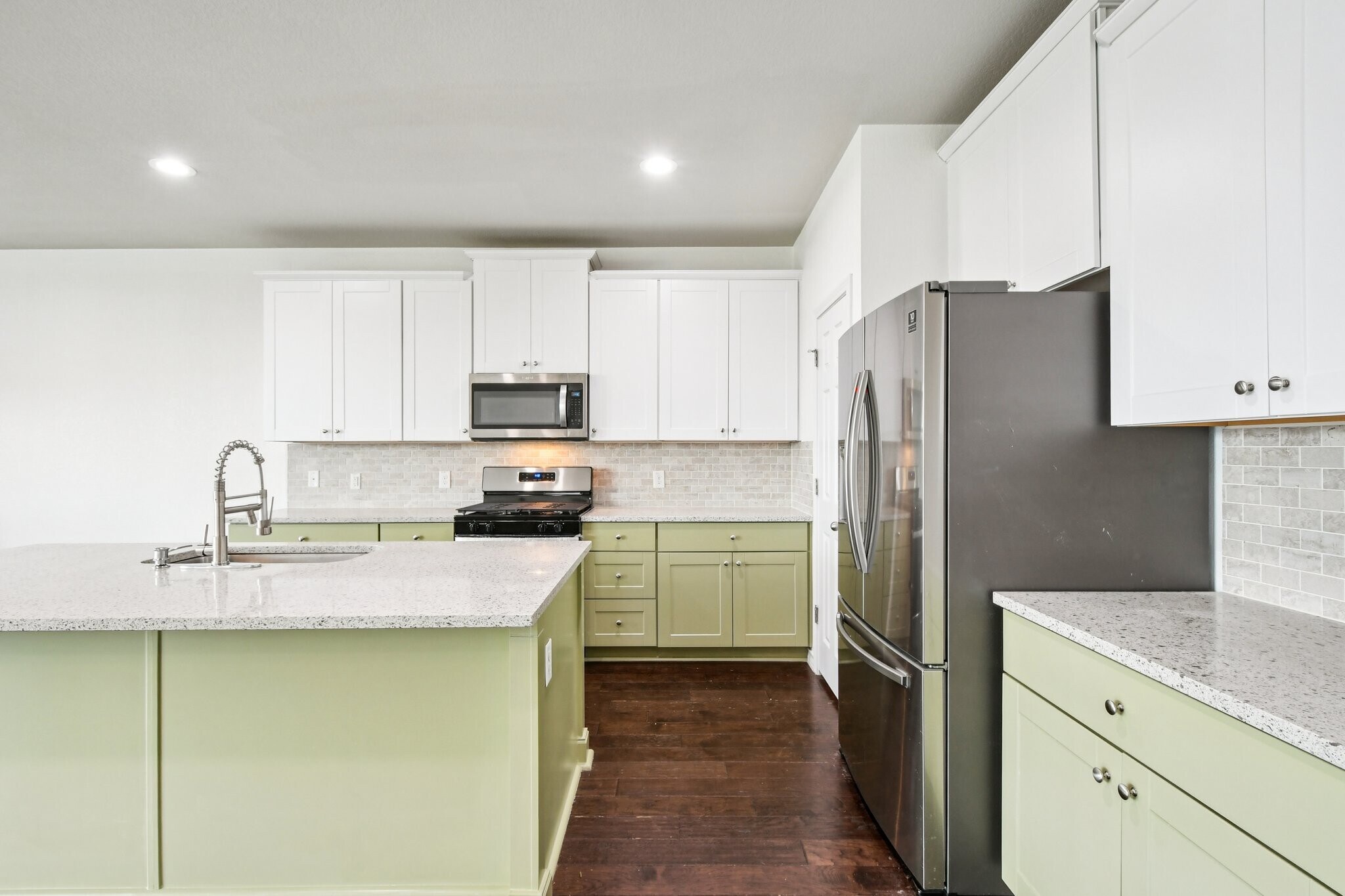 Building Photo - 7634 Leonardo Dr