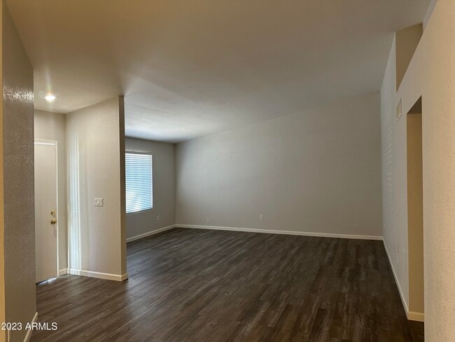 Building Photo - 314 E Hartford Ave