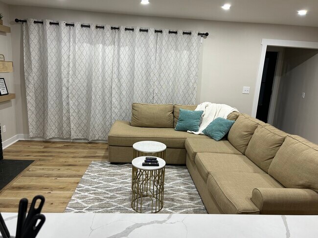 Building Photo - 6846 County Line Rd