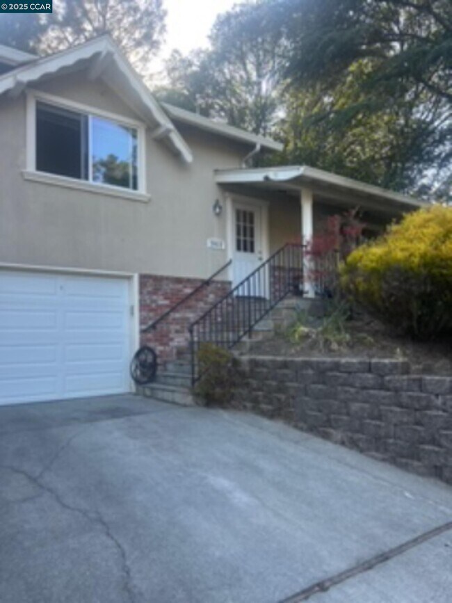 Primary Photo - 2032 Donald Dr