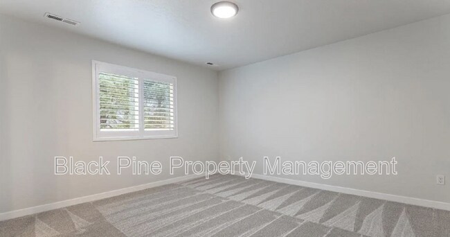 Building Photo - 3949 N Amberwood Ave