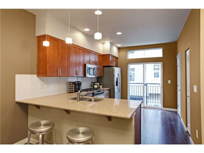 Building Photo - Bright & Spacious Talus 2bed/2.5bath Home ...