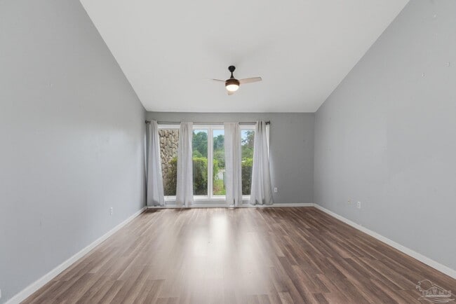 Building Photo - 9976 Fairway Villas Ln