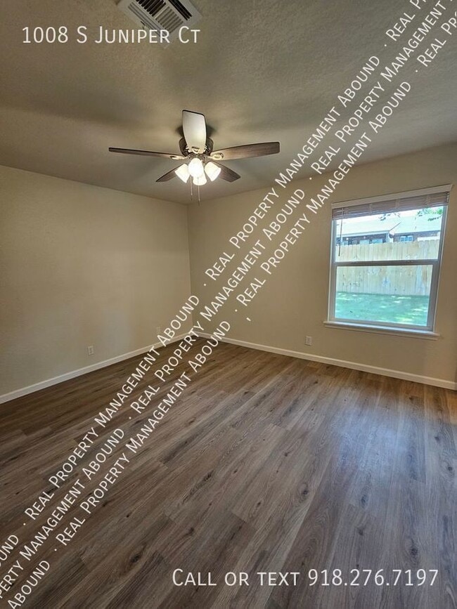 Building Photo - 1008 S Juniper Ct