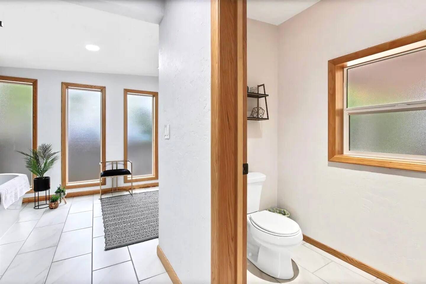 Building Photo - 3909 W Normandie Dr