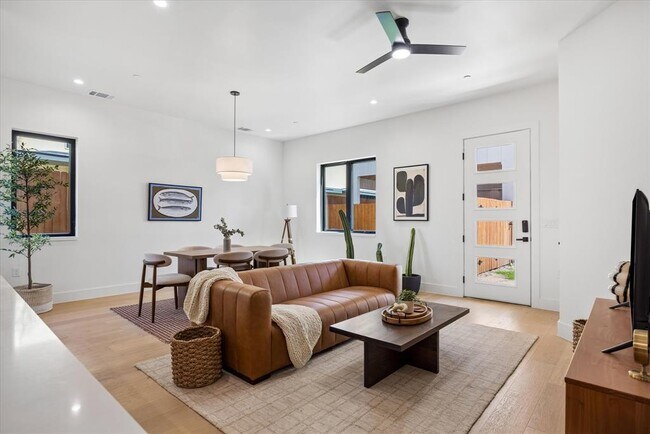 Building Photo - 4416 S 1st St