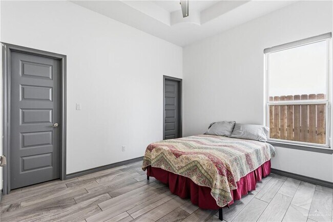 Building Photo - 19 W Red River Ave