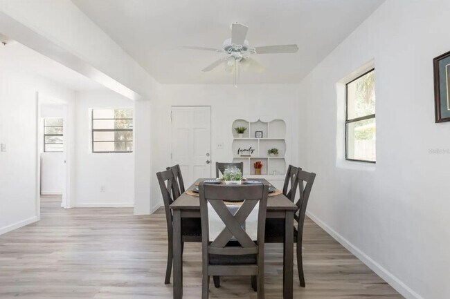 Building Photo - Housing Voucher Accepted: Charming 3-Bedro...
