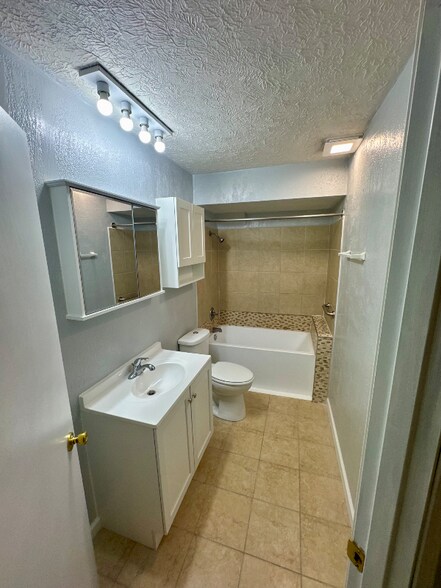 Building Photo - 4211 US-6