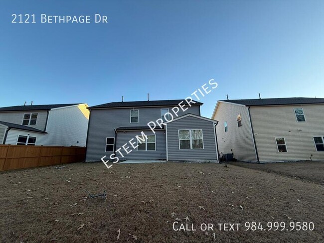 Building Photo - 2121 Bethpage Dr