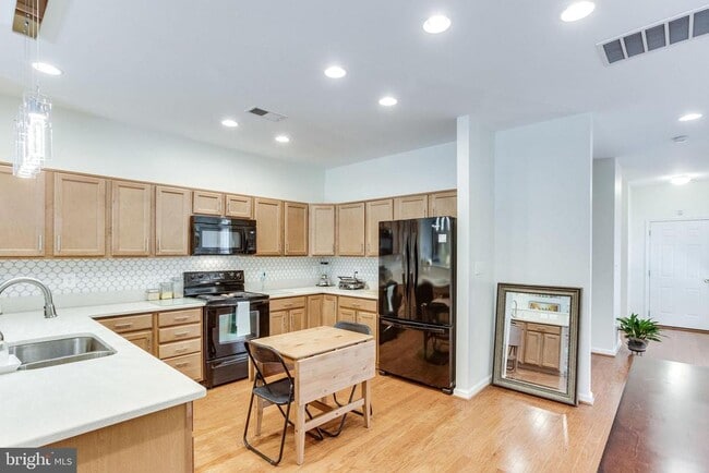 Building Photo - 44386 Adare Manor Square