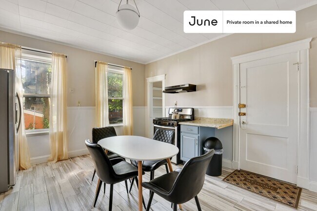 Building Photo - Room in Shared 4 bed/1 bath home in Dorchester Center