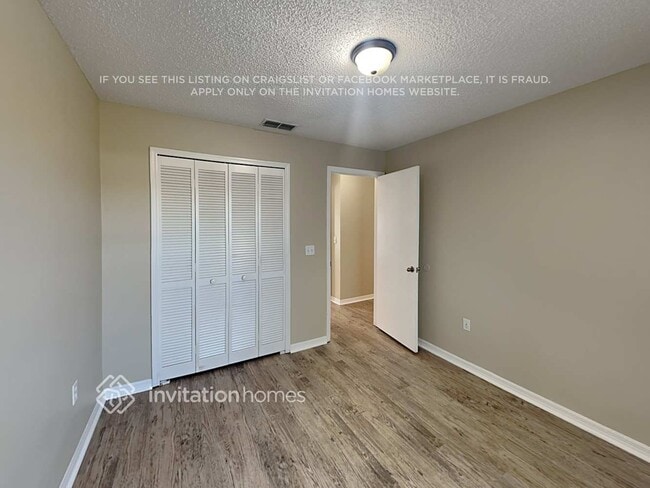 Building Photo - 2311 Hamlin Trail