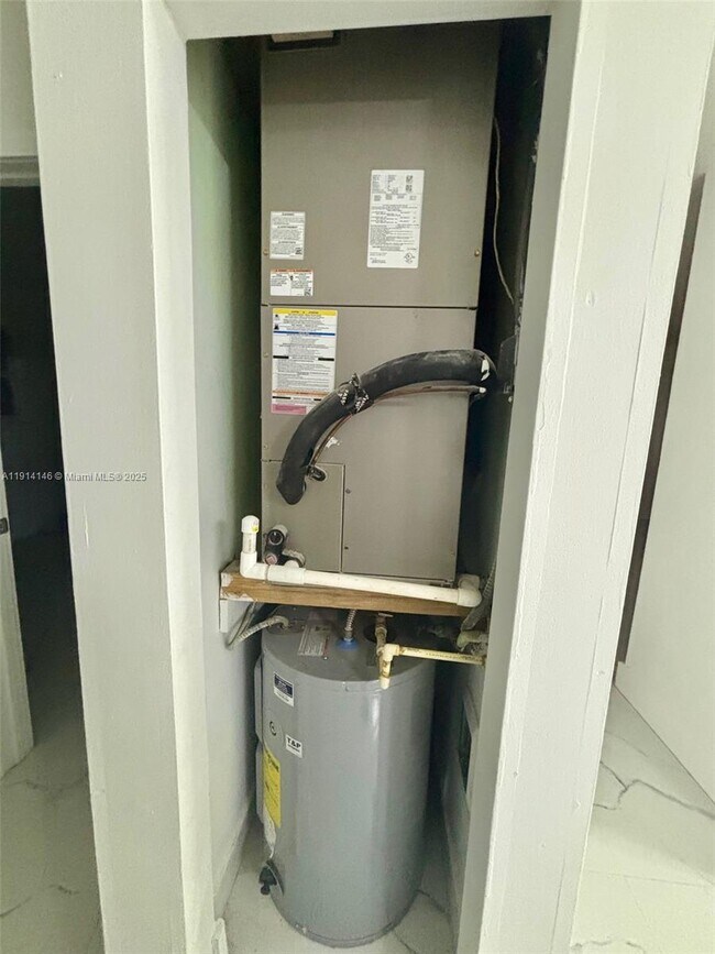 Building Photo - 1301 W 38th Pl