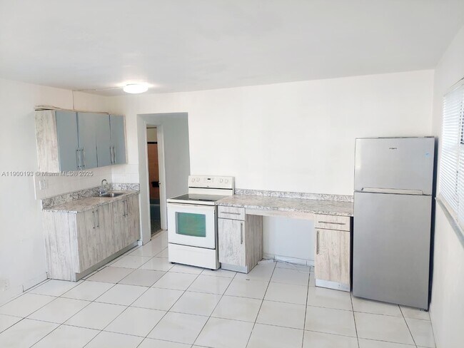 Building Photo - 6484 Indian Creek Dr