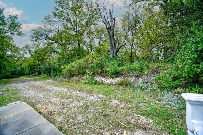 Building Photo - 4226 NE Antioch Rd