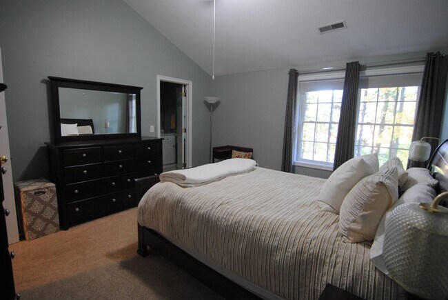 Building Photo - 81 Barrington Ave