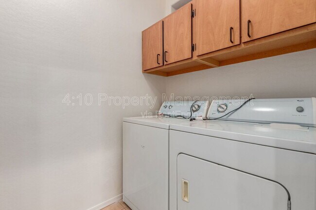 Building Photo - 2644 E Chester Dr