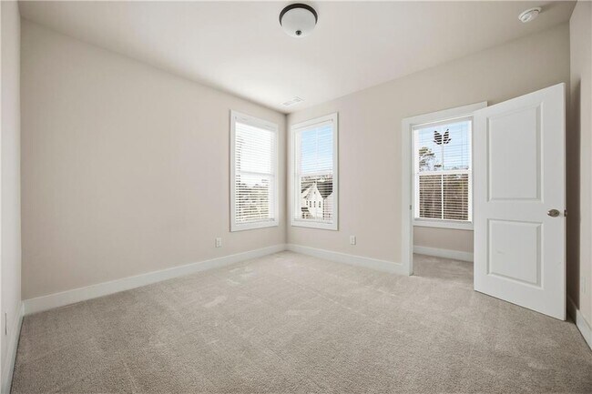 Building Photo - 1222 Westshore Dr