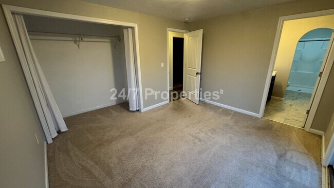 Building Photo - Spacious 4 Bedroom Home in Oregon City! - RV/Boat/Trailer Parking