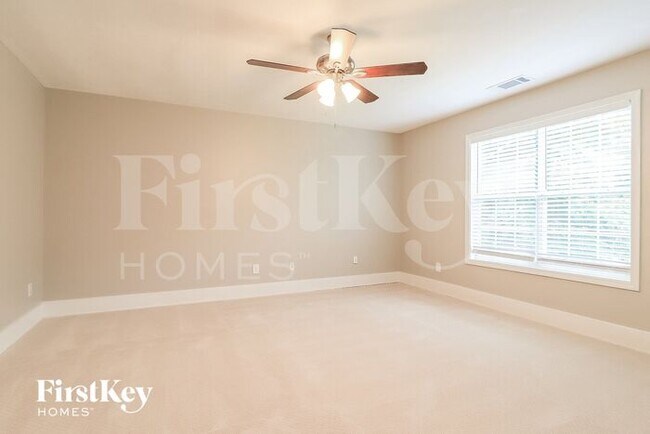 Building Photo - 265 Anita Dr